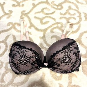 Victoria’s Secret bra 32D